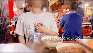 Baochau1519 show chuối trong quán phở
